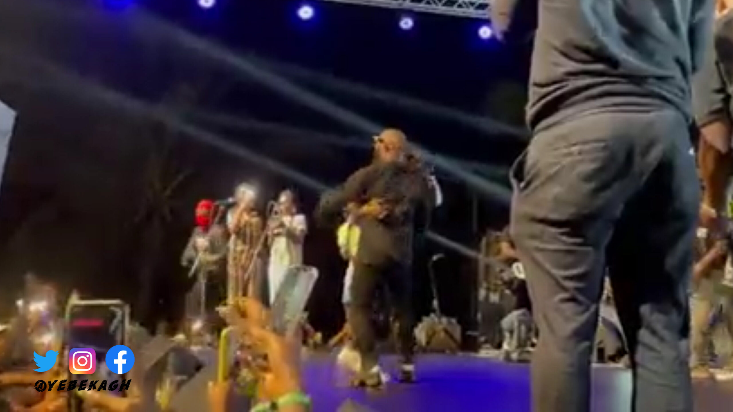 Wizkid wraps hands around King Promise on stage