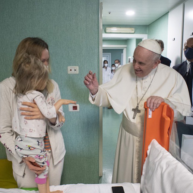 pope francis hospital visit